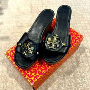 Tory Butch Patti 3 Mid Wedge in Black